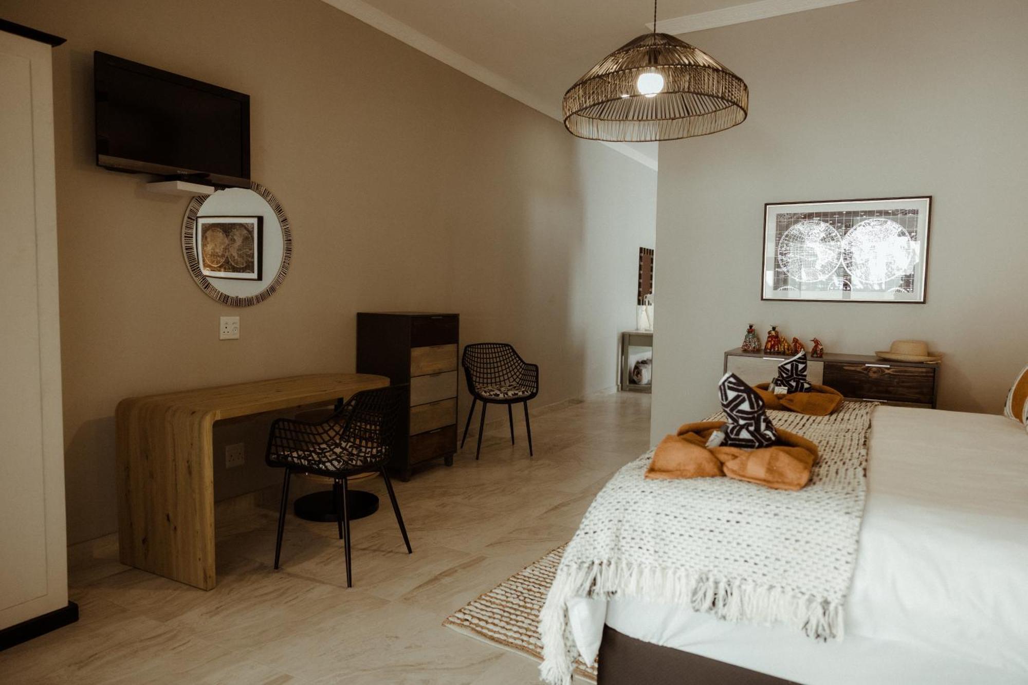 Out Of Africa Town Lodge Otjiwarongo Εξωτερικό φωτογραφία